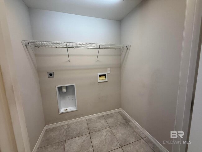 Building Photo - 912 Sentinel Cir