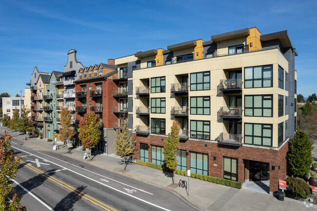 Building Photo - The Crossings @ Gresham Station