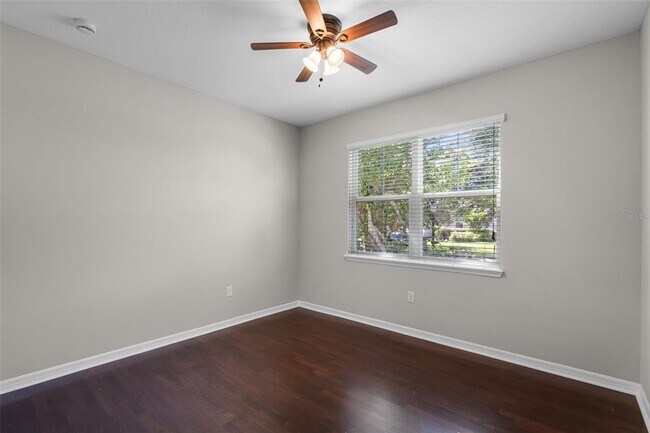 Building Photo - 405 E Freesia Ct