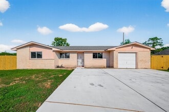 Building Photo - 5126 Denoron Dr