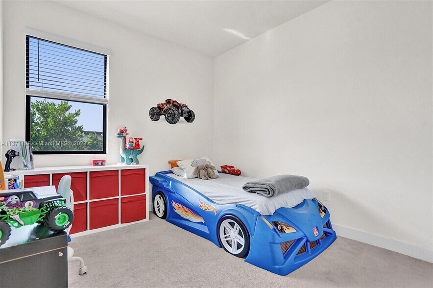 Building Photo - 10437 NW 82nd St