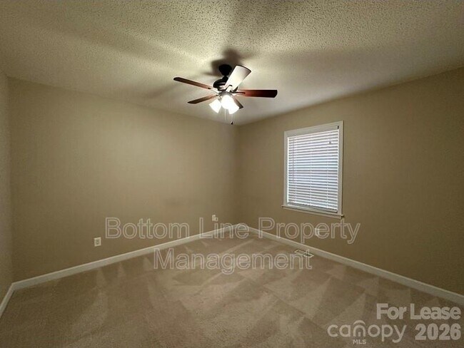 Building Photo - 404 Wood Run