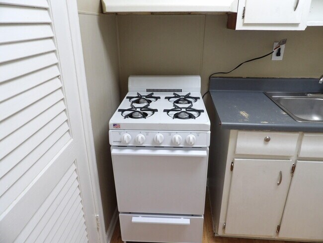 Building Photo - 720 Woodland Ave