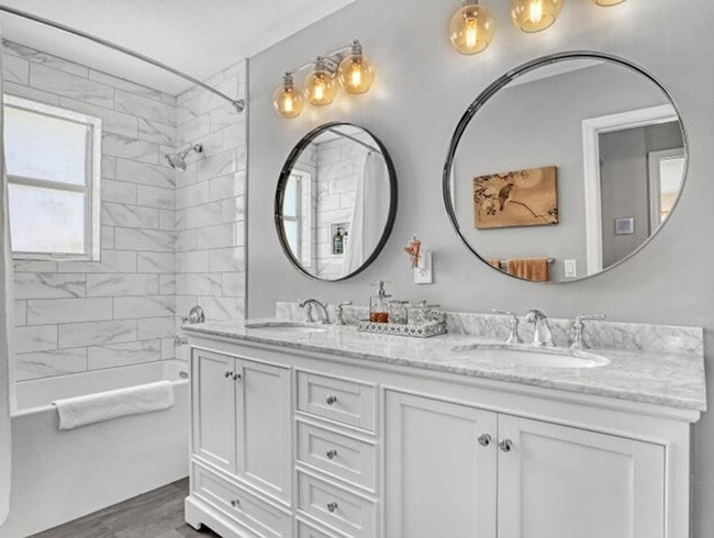 Building Photo - 2227 Ridgewood Cir