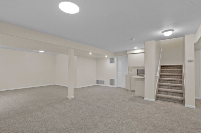 Building Photo - Beautiful home with 5 bedrooms, 3 1/2 bathrooms, 3-car garage available now!