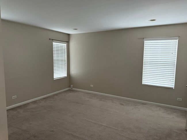 Building Photo - 1147 Heron Cir