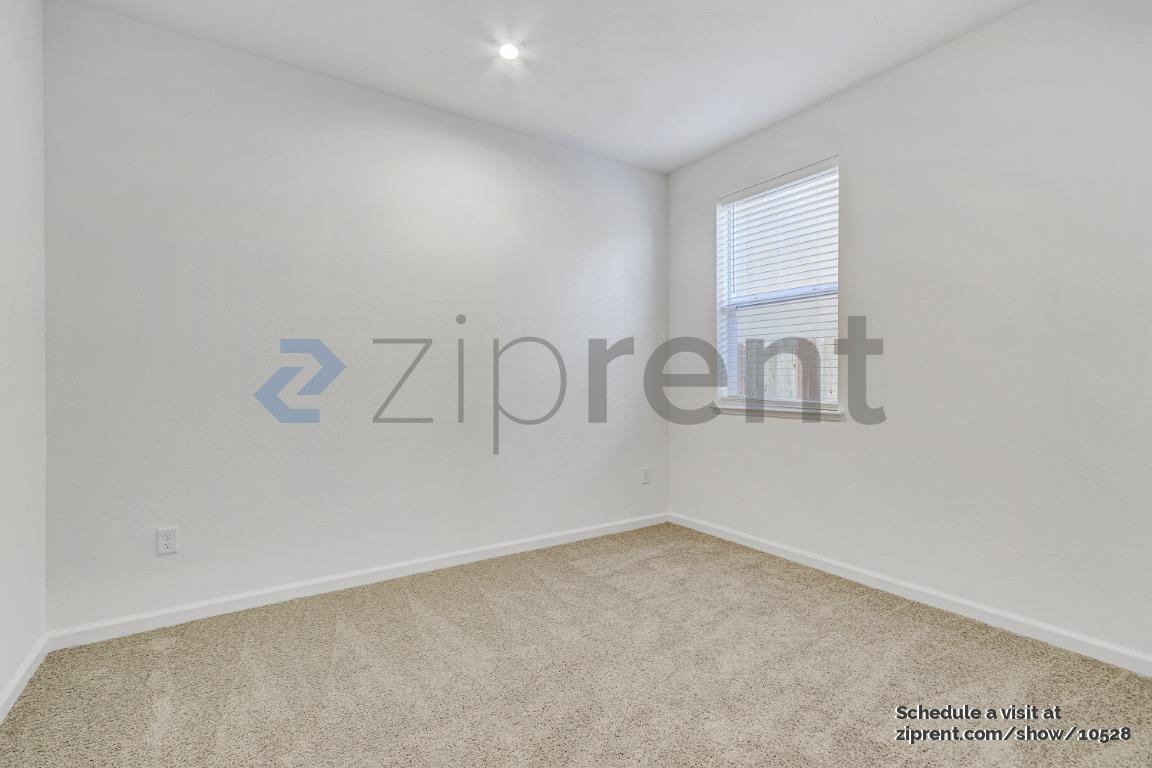 Building Photo - Unit