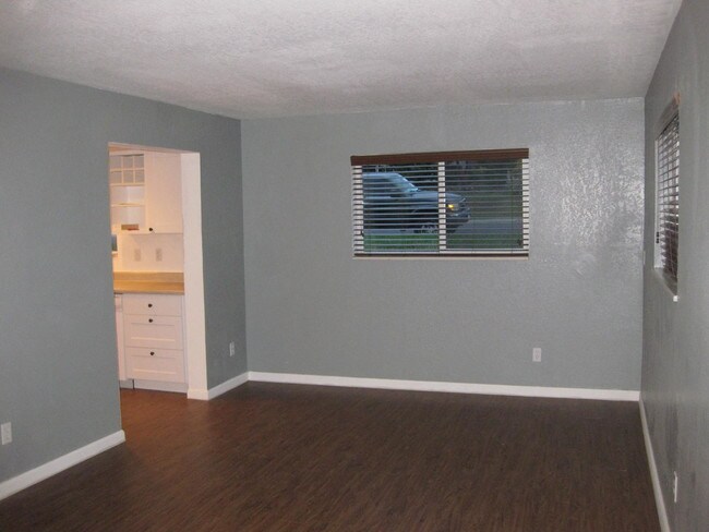 Building Photo - 831 Meade St