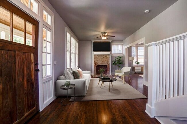 Building Photo - Downtown 3/2.5 Fully Remodeled!
