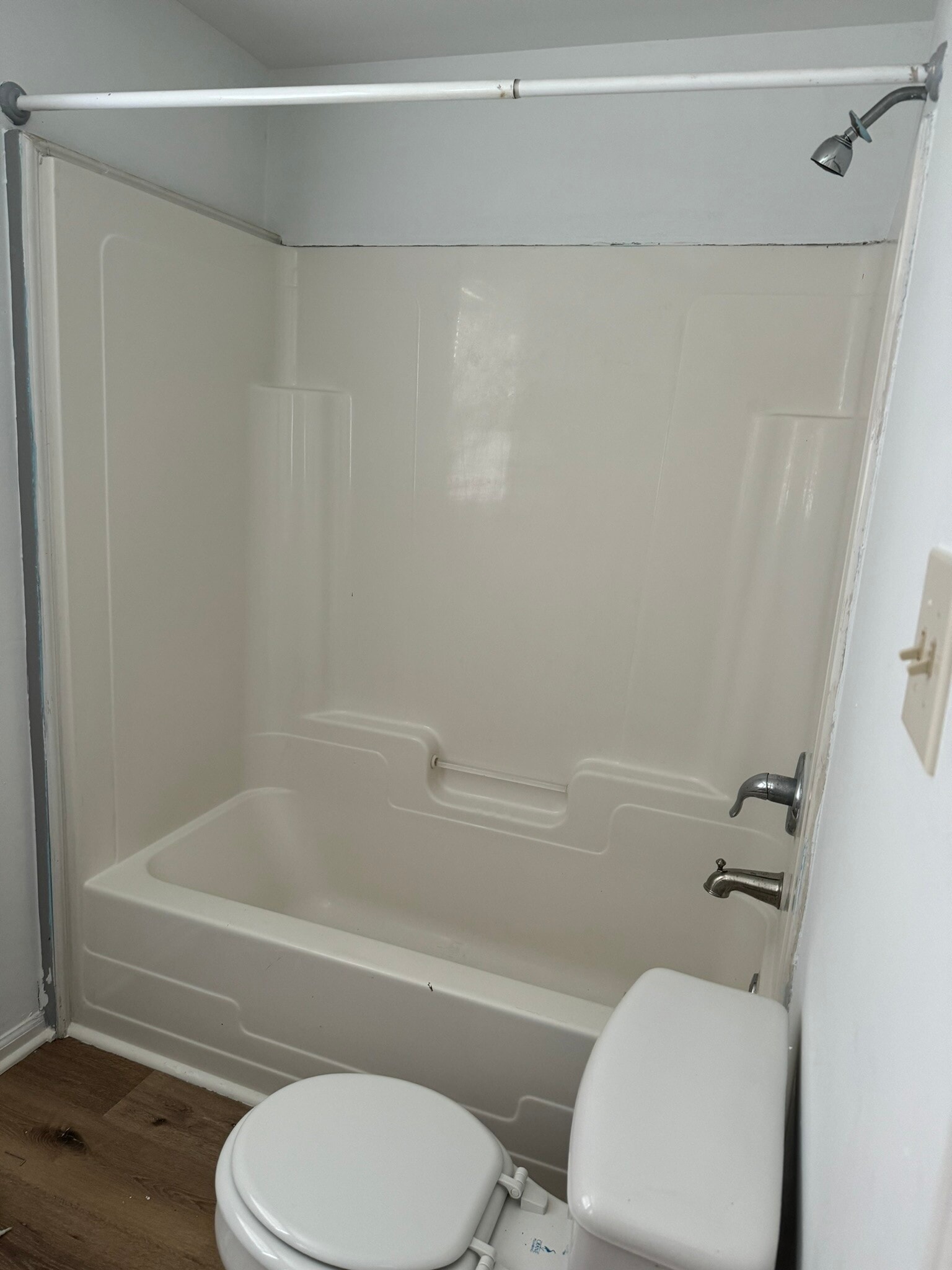 Bathroom - Shower - 306 S State St