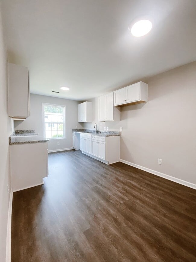 Building Photo - 1065 Farm Pond Ln
