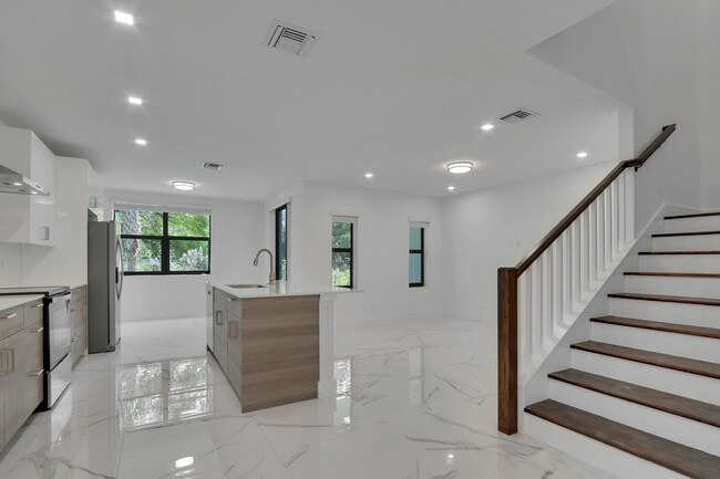 Building Photo - 406 Bella Sol Way