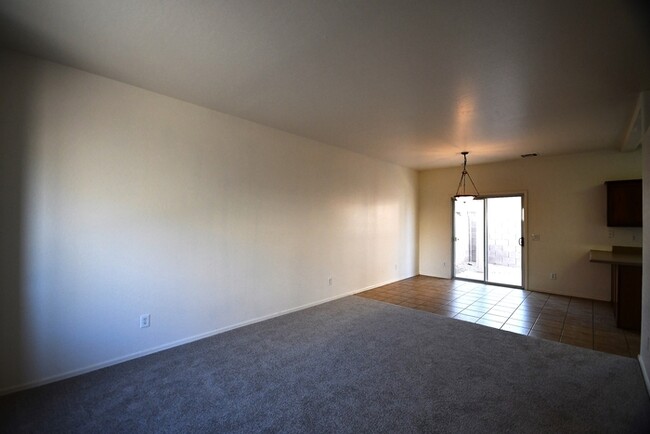 Building Photo - 3 bed 2 bath in San Tan Valley Hunt/Magma ...