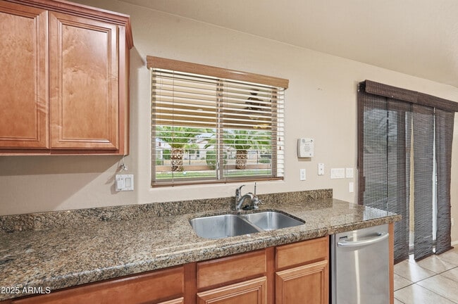 Building Photo - 3032 E Denim Trail