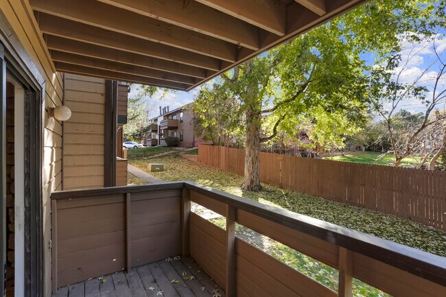 Building Photo - Great Two Bedroom Home with Fireplace