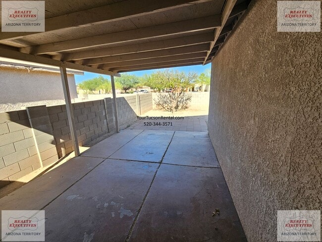 Building Photo - Midvale Park Home with 4 bedrooms and 2 baths