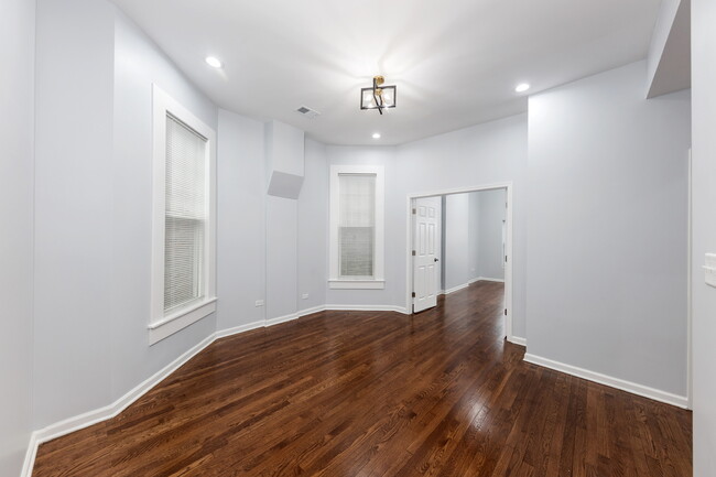 Building Photo - 6543 S Drexel Ave