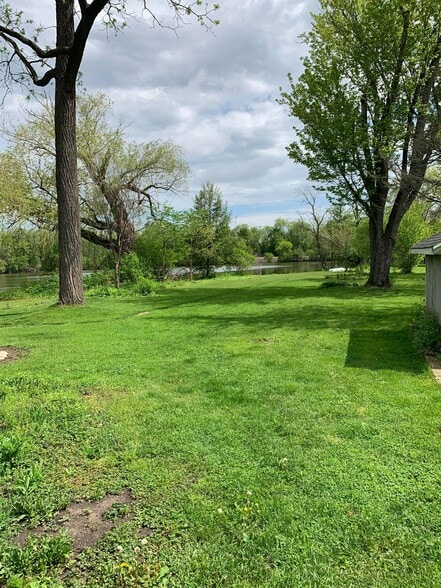 Backyard - 424 W Chestnut St