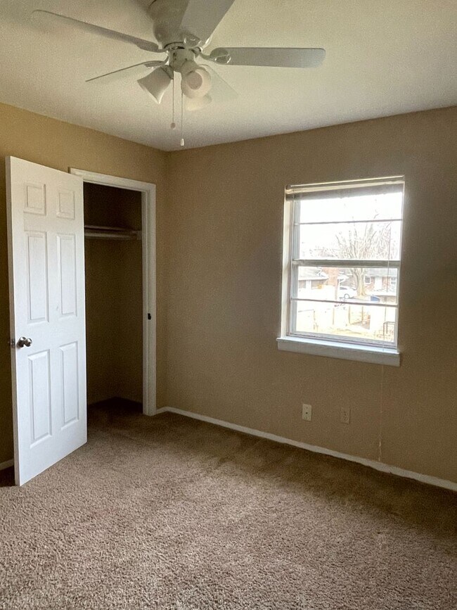 Building Photo - 295/297 Chris Dr.