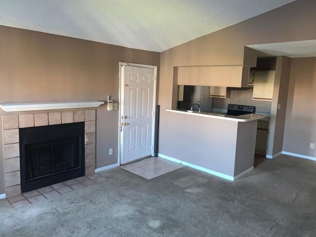Building Photo - Excellent 2 bed / 1 bath within Regency Ga...