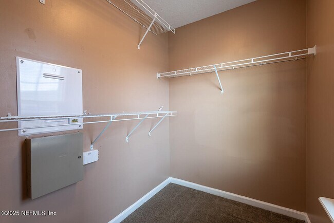 Building Photo - 9439 High Meadow Ln