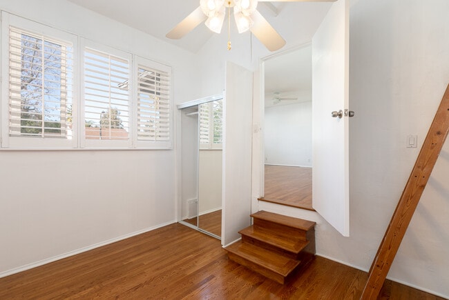 Building Photo - 5726 Lasaine Ave