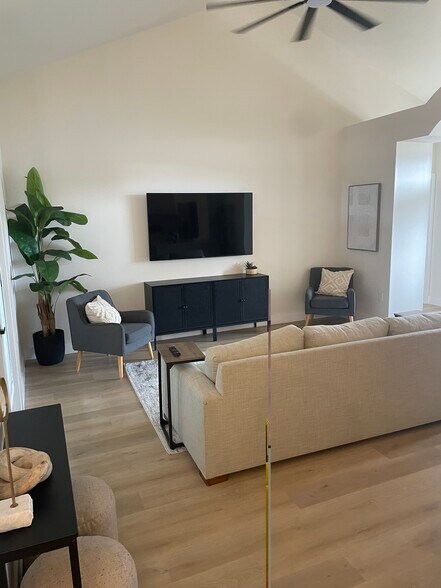 Building Photo - 37015 Waldo Dr