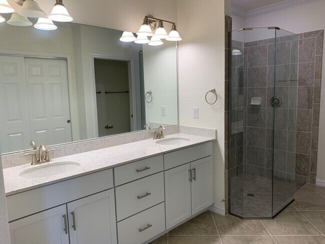 Building Photo - JUST LISTED! -3/2 COACH HOME  - COUNTRY CLUB EAST  - NICE!!