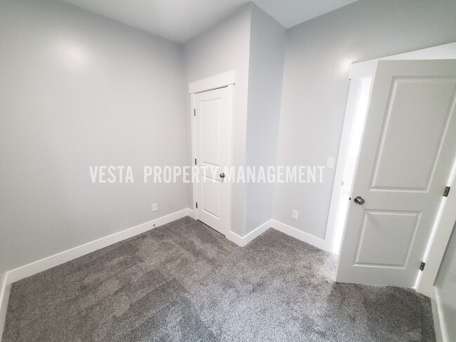 Building Photo - 2028 Ogden Ave