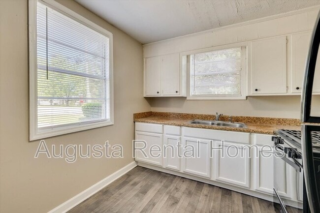 Building Photo - 319 A Verdery Drive