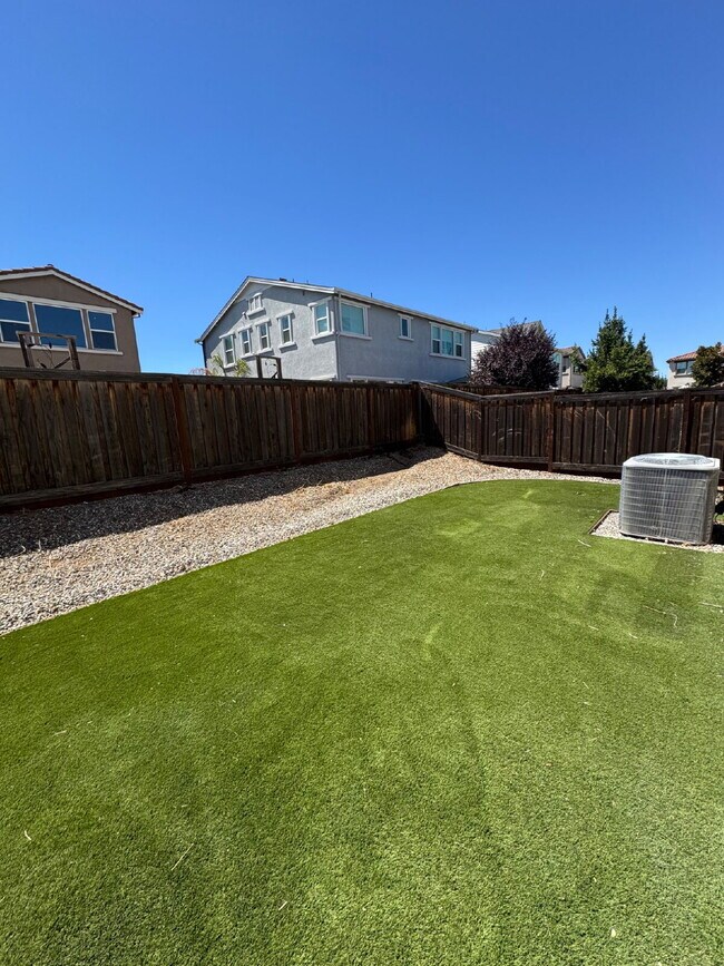 Building Photo - Freshly Painted 4 Bedroom Home with 3-Car Garage in Brentwood