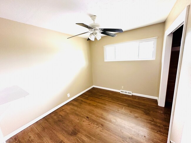 Building Photo - For Lease: Split-Level Ranch Home (4-Beds/2-Baths)