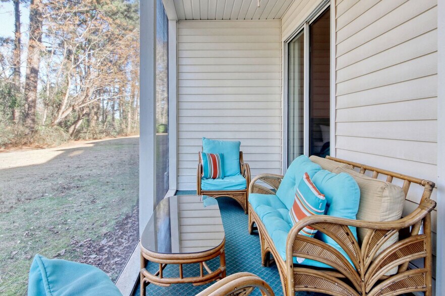 Building Photo - 1310 River Oaks Dr