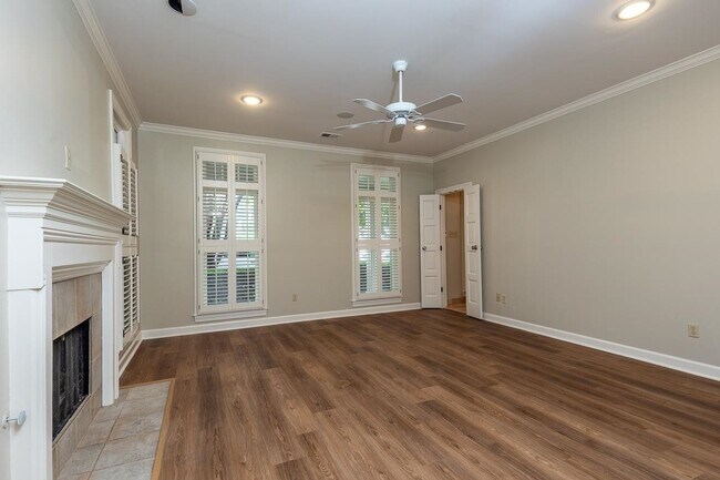 Building Photo - 1060 Island Dr