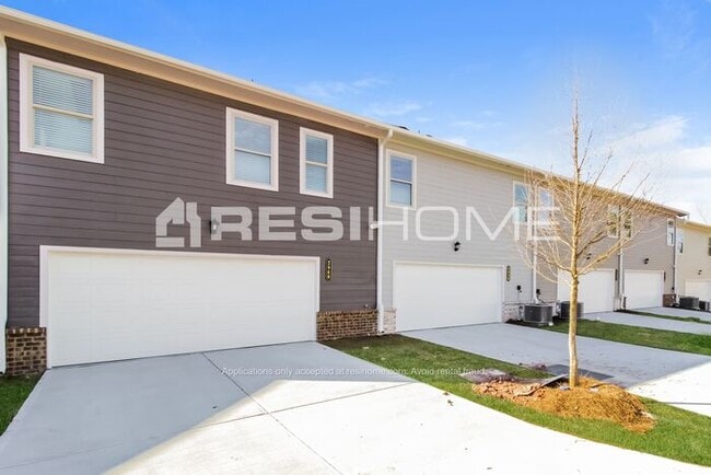 Building Photo - 2016 Halcyon Ln