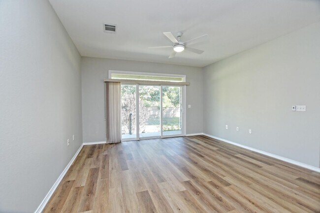 Building Photo - 313 Essex Ln