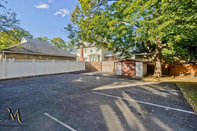 Building Photo - 581-583 Armory Street