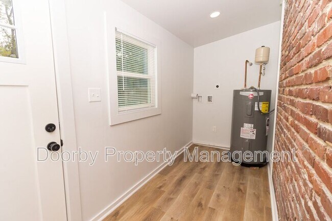 Building Photo - 1808 E 13th St