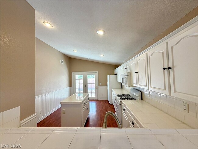 Building Photo - 1420 Dream Bridge Dr