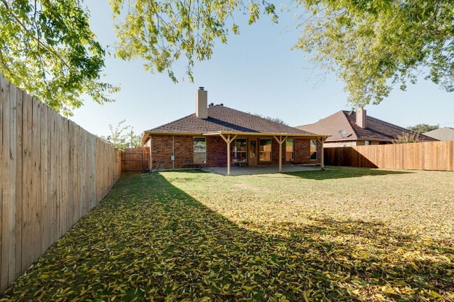 Building Photo - "Beautiful Single-Story Featuring an Office, Open-Concept Design, Dual Living Areas and a Large O...