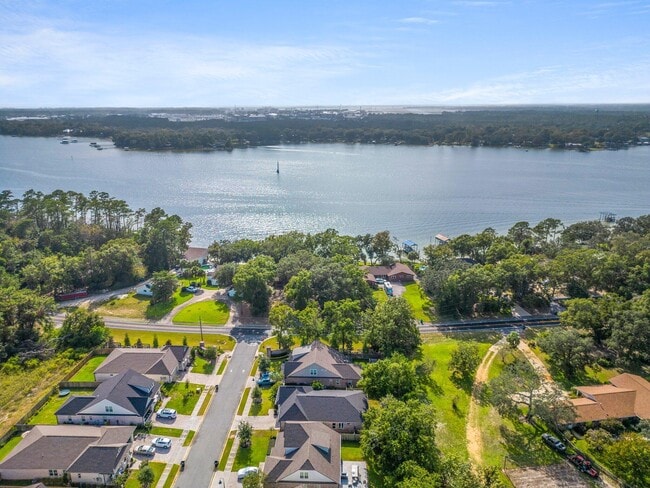 Building Photo - 802 Raihope Way