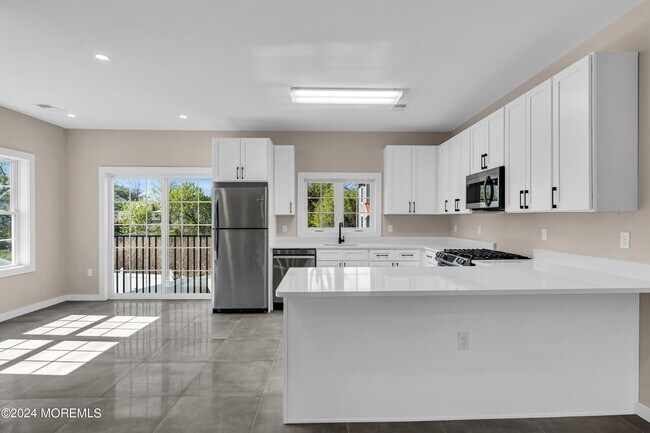 Building Photo - 333 1st St