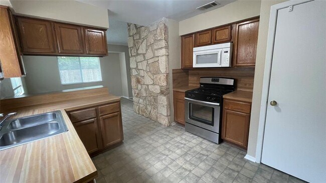Building Photo - 509 Riverwood Dr