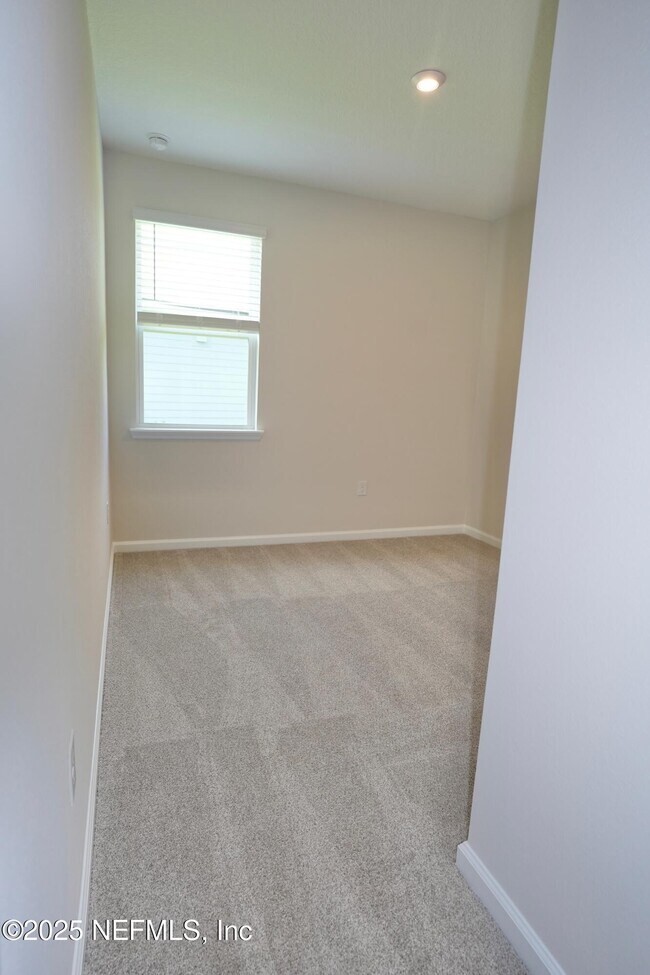 Building Photo - 308 Spruce Hl Pt