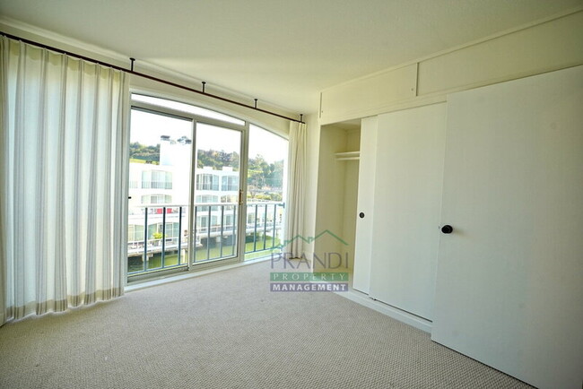 Building Photo - 2335 Shelter Bay Ave