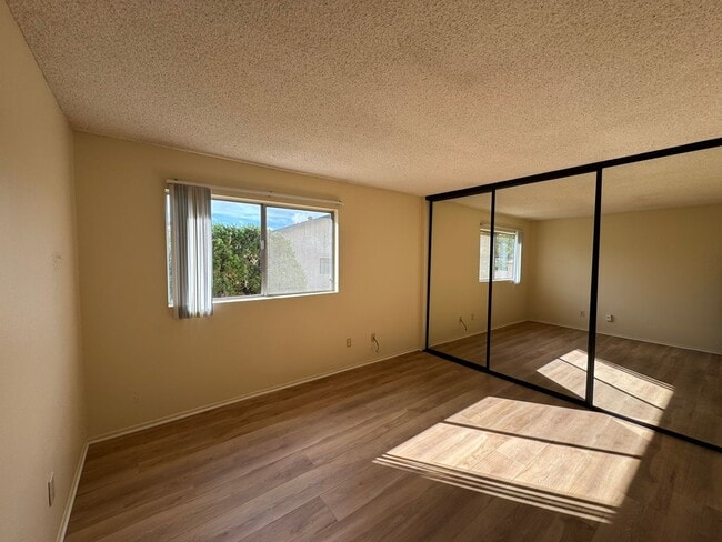 Building Photo - Beautiful UTC Townhome with Private Patio,...