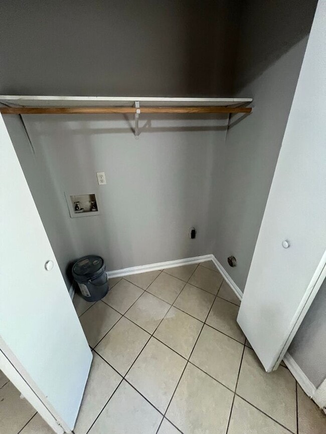 Building Photo - NOW AVAILABLE!!! Ranch 2 BEDROOM 2 BATHROO...