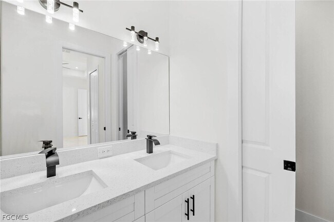 Building Photo - 760 Festival Ave