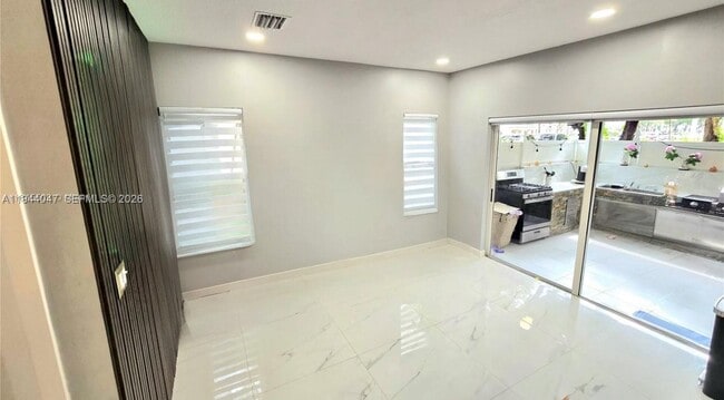 Building Photo - 2924 SE 15th Ave