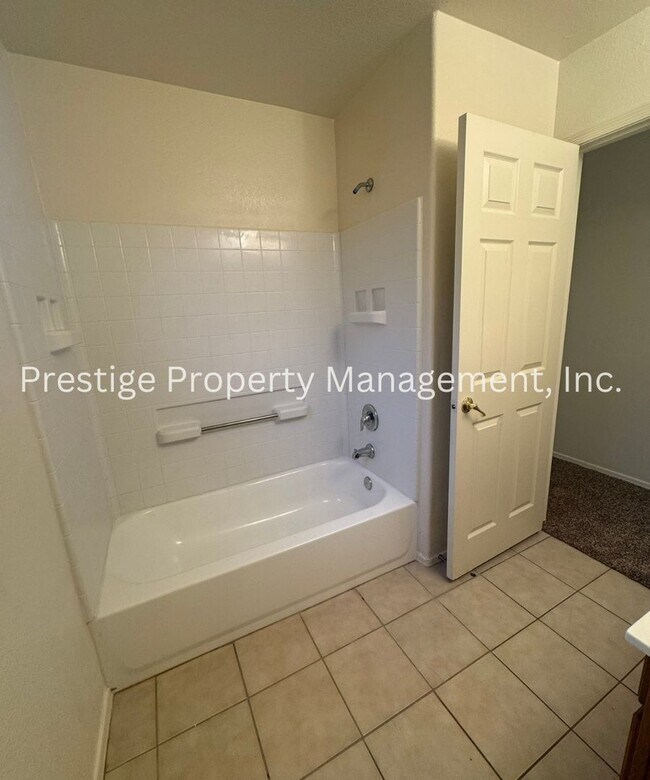 Building Photo - This 4/2 Vail home is what you've been looking for!!